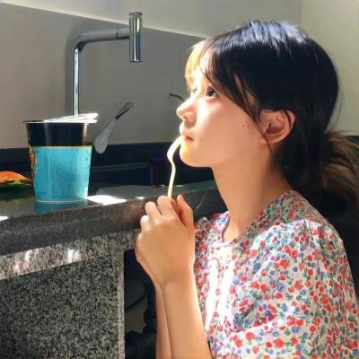 微光下的蓝色男孩 海报